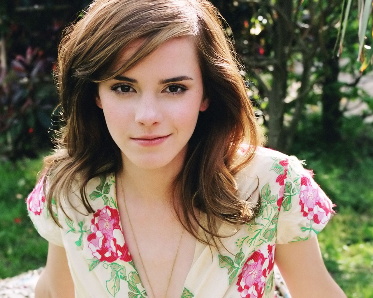 Emma-Watson-Wallpaper-8
